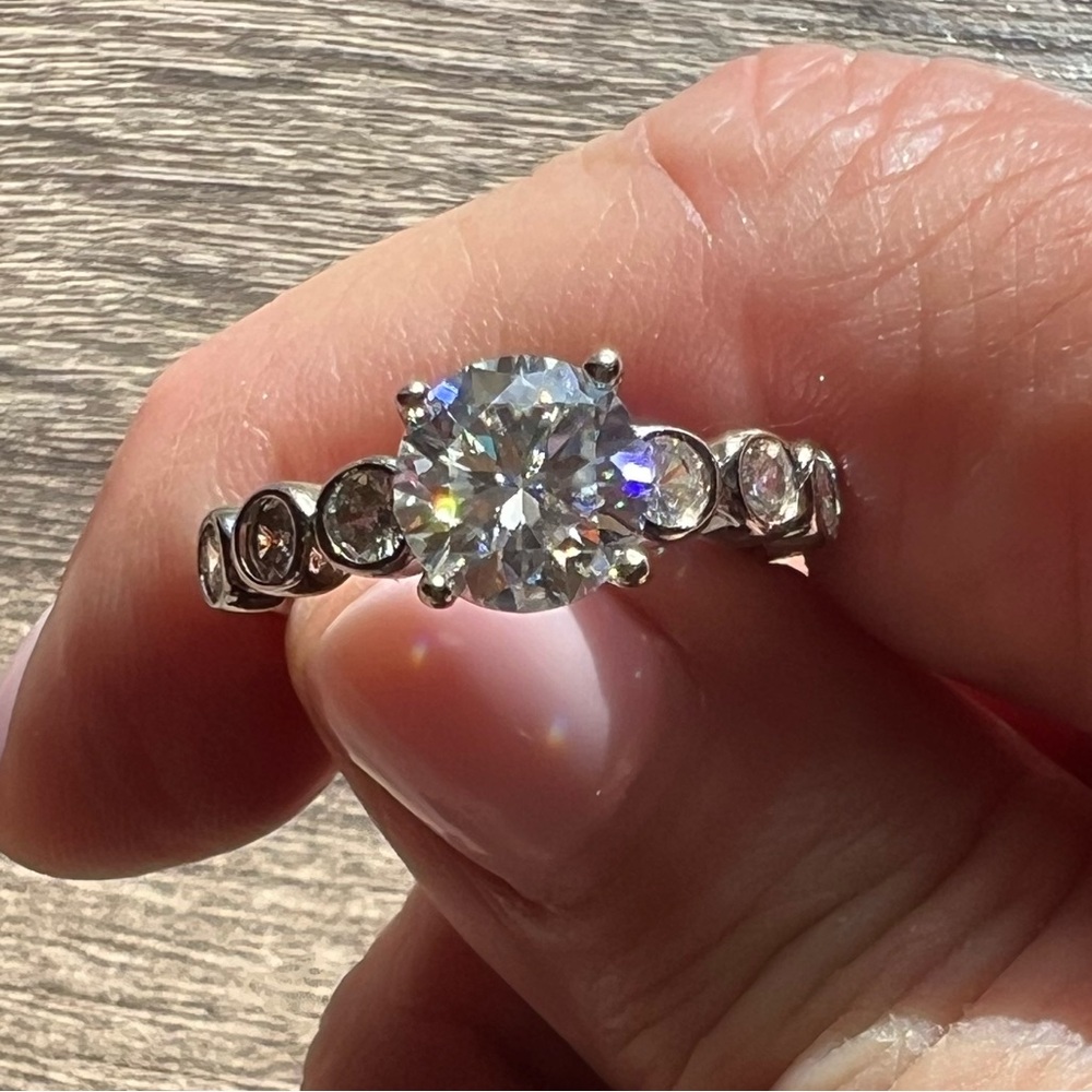 Women’s Sz 9 Moissanite ring 2ct